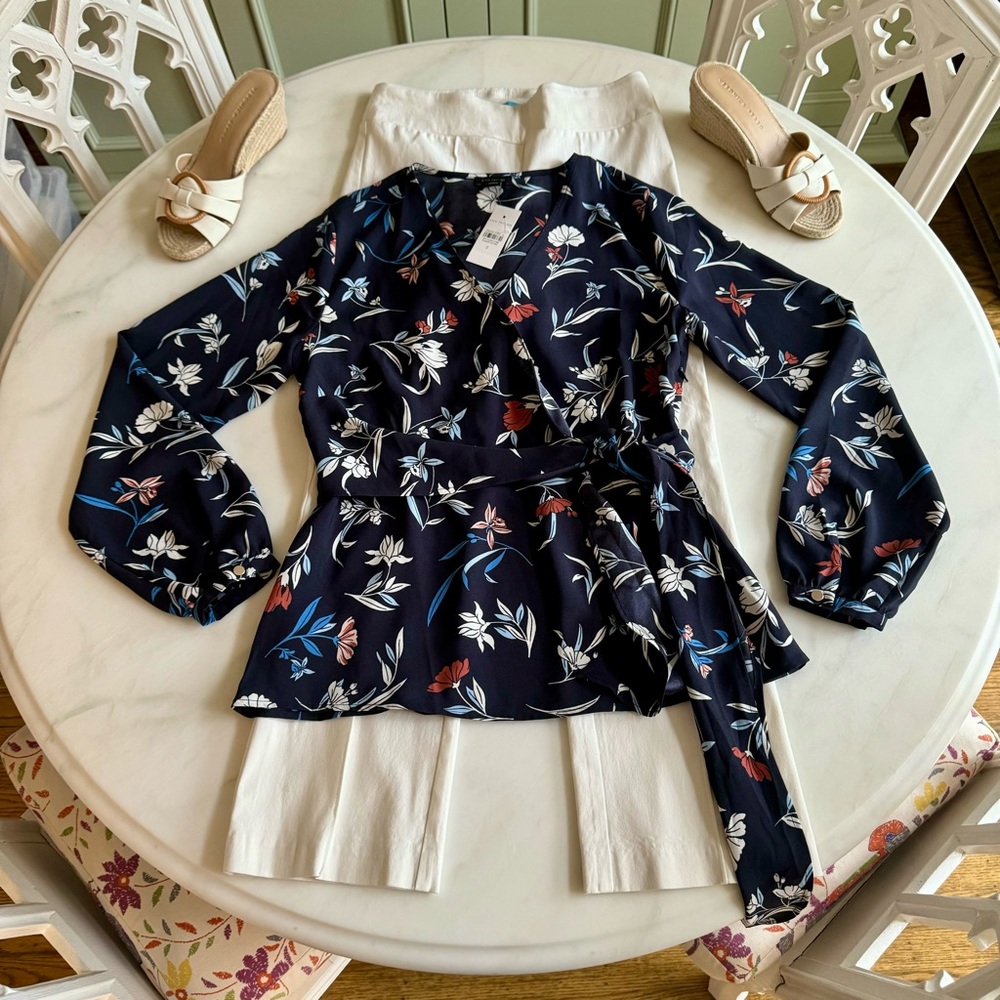 Ann Taylor Floral Belted Wrap Top Sz 2 - Picture 4 of 10